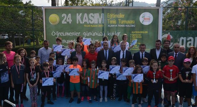 24 KASIM EĞİTİMCİLER TENİS TURNUVASI SONUÇLANDI