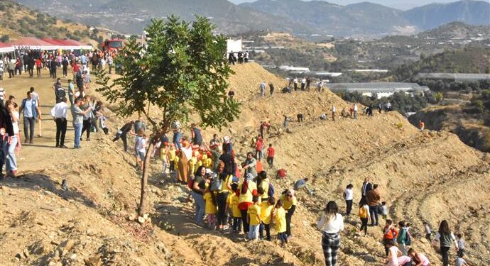 ALANYA’DA 4 BİN FİDAN TOPRAKLA BULUŞTU