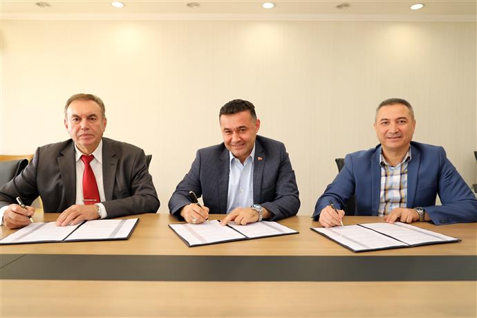 ALANYA’DA ÇOCUKLAR, OKULLARDA HAYVAN SEVGİSİYLE BÜYÜYECEK