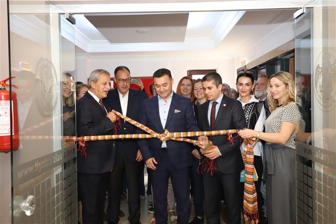 BARIŞ SERGİSİ AÇILDI