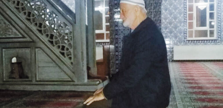 Camiden tabureler kalkıyor