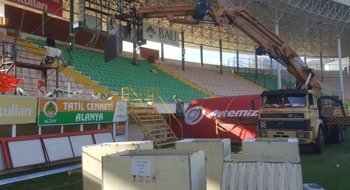 Stadyuma Led ekran kuruluyor