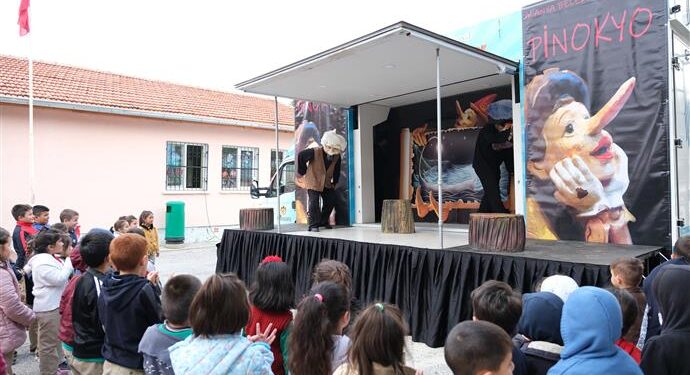 BELEDİYE TİYATROSU ÇOCUKLARIN AYAĞINA GİDİYOR