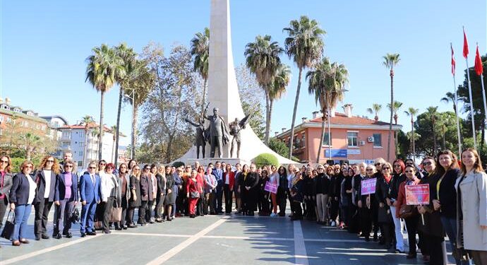 KADIN HAKLARI GÜNÜ TÖRENLE KUTLANDI