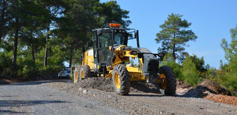 Büyükşehir’den batı’da yol çalışması