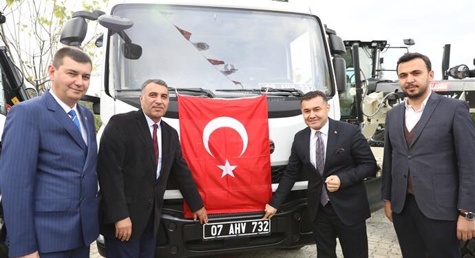 BAŞKAN YÜCEL YENİ ARAÇLARI DUALARLA HİZMETE SUNDU