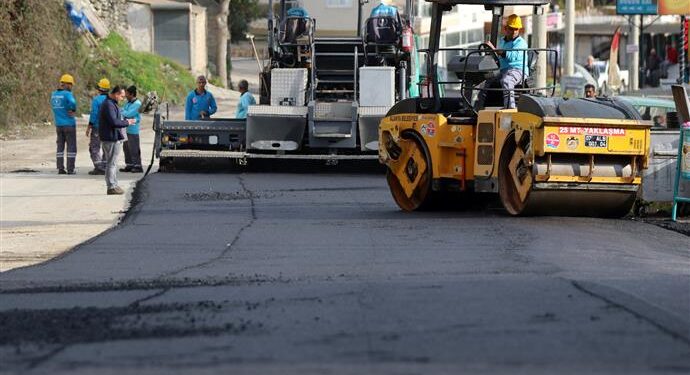 OBA MAHALLESİ’NDE SICAK ASFALT ÇALIŞMASI BAŞLADI