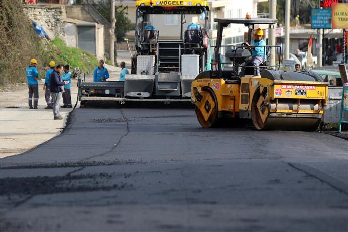 OBA MAHALLESİ’NDE SICAK ASFALT ÇALIŞMASI BAŞLADI