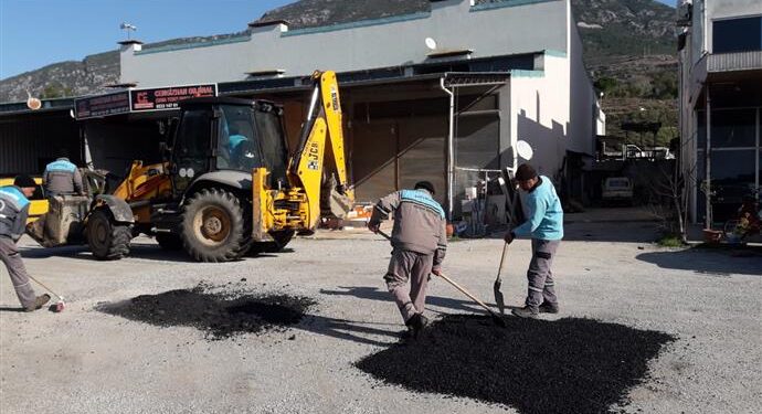 ALANYA BELEDİYESİ 2019 YILINDA 7 BİN 883 TONLUK YAMA YAPTI