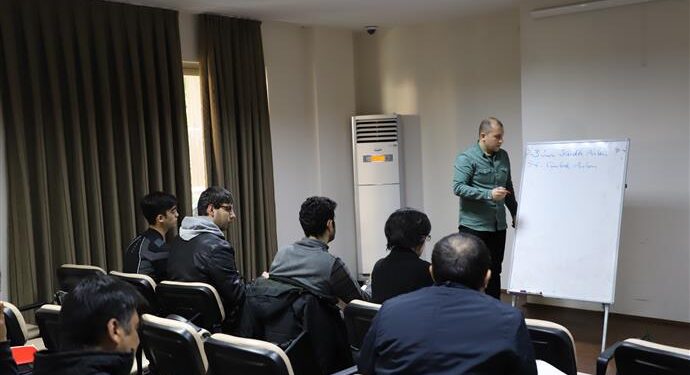 EKPSS için engelli bireylere ders veriliyor