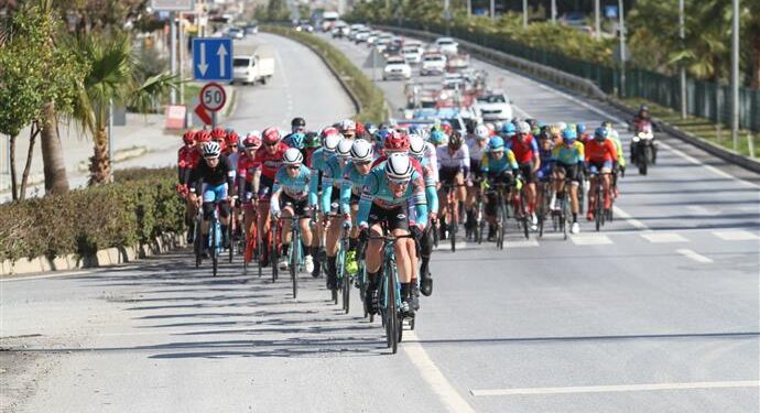 Alanya yol bisikleti yarışı tamamlandı