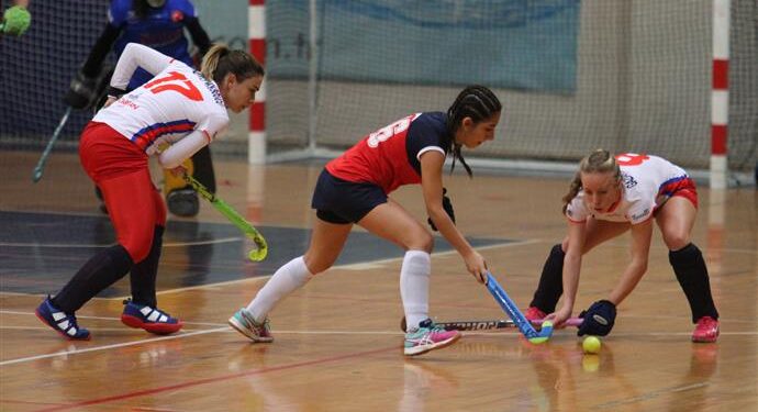 Kadınlar hokey salon 2. etap başladı