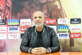 cavusoglu_taraftarlari_uyardi_