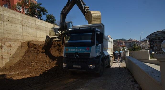 İmar yolu açma çalışmaları devam ediyor