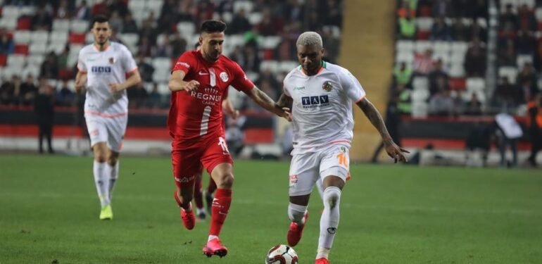 Finale 1 kala; Antalyaspor 0 – Alanyaspor 1
