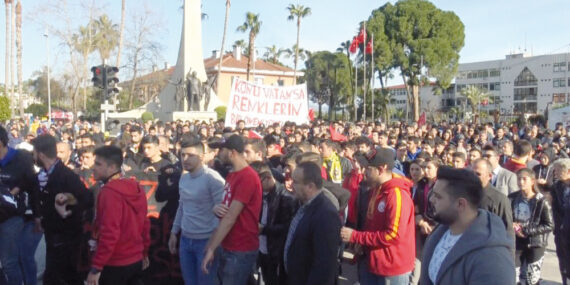 Taraftarlar şehitler için yürüdü