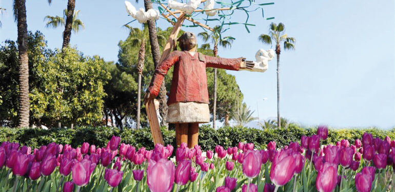 Caddeler Lale’lendi