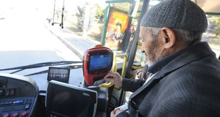 Otobüslere 65 yaş üstü binmeyecek