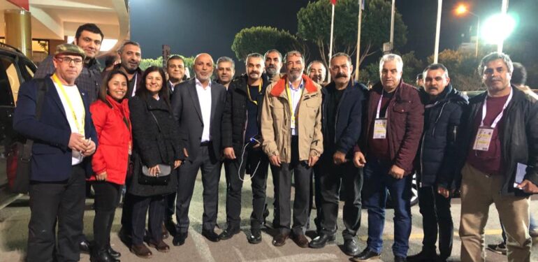 Alanyalı gazetecilerden galibiyet pozu