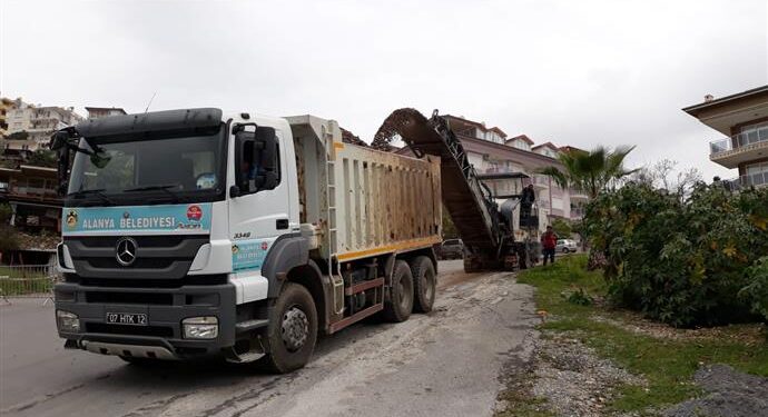 ALANYA BELEDİYESİ PERİYODİK İŞLERİNE DEVAM EDİYOR