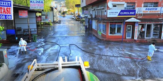 ALANYA BELEDİYESİ SANAYİ BÖLGESİ VE ALT GEÇİTLERİ DEZENFEKTE ETTİ