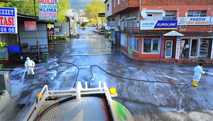 ALANYA BELEDİYESİ SANAYİ BÖLGESİ VE ALT GEÇİTLERİ DEZENFEKTE ETTİ