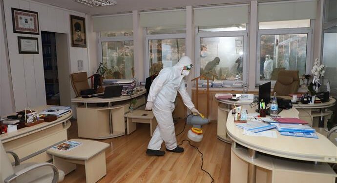 KORONAVİRÜS’E KARŞI DEZENFEKTASYON İŞLEMLERİ SÜRÜYOR