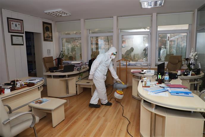 KORONAVİRÜS’E KARŞI DEZENFEKTASYON İŞLEMLERİ SÜRÜYOR