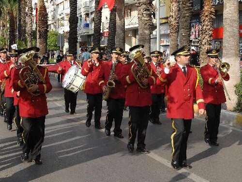 Büyükşehir’den Mahmutlar’a bandolu moral etkinliği
