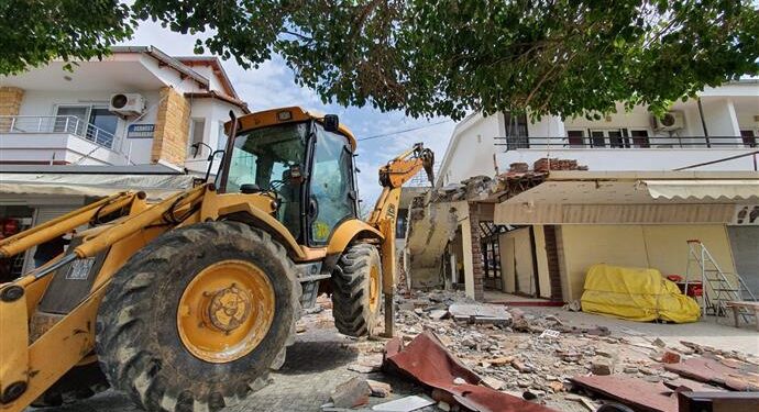 ALANYA BELEDİYESİ AVSALLAR’DA KAÇAK YAPIYA İZİN VERMEDİ