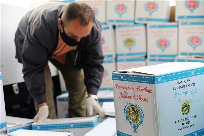 ALANYA BELEDİYESİ’NİN RAMAZAN BEREKET PAKETLERİ YOLA ÇIKTI
