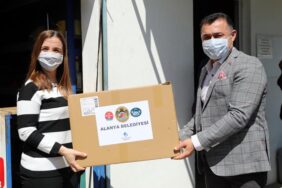 BAŞKAN YÜCEL MUHTARLARA 80 BİN ADET MASKE DAĞITTI