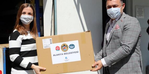 BAŞKAN YÜCEL MUHTARLARA 80 BİN ADET MASKE DAĞITTI