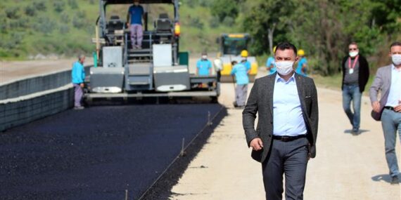 BAŞKAN YÜCEL SUGÖZÜ’NDE ASFALT ÇALIŞMALARINI İNCELEDİ