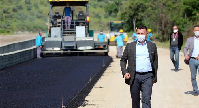 BAŞKAN YÜCEL SUGÖZÜ’NDE ASFALT ÇALIŞMALARINI İNCELEDİ