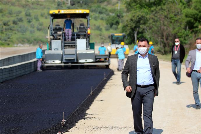 BAŞKAN YÜCEL SUGÖZÜ’NDE ASFALT ÇALIŞMALARINI İNCELEDİ