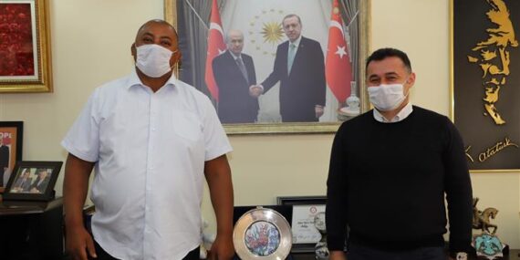 SOSYAL MEDYANIN GÜNDEMİNDEKİ FRANSIZLAR BAŞKAN YÜCEL’İ ZİYARET ETTİ