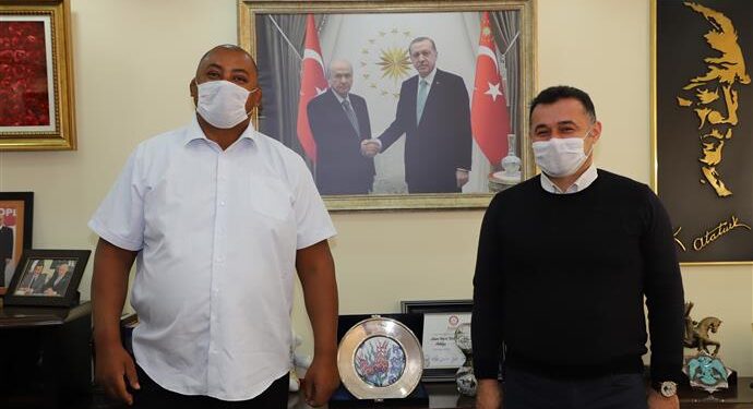 SOSYAL MEDYANIN GÜNDEMİNDEKİ FRANSIZLAR BAŞKAN YÜCEL’İ ZİYARET ETTİ