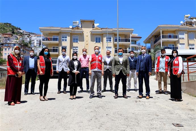 BAŞKAN YÜCEL BAYRAMI KARANTİNADA GEÇİREN VATANDAŞLARI YALNIZ BIRAKMADI