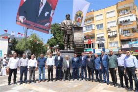 YENİLENEN HACET PARKI KARAMANOĞLU MEHMET BEY HEYKELİ İLE AÇILDI