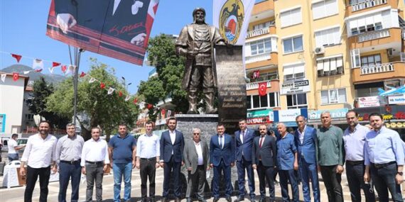 Hacet Parkına Karamanoğlu Mehmet bey heykeli açıldı