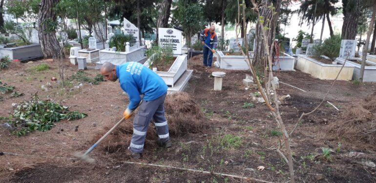 BŞB mezarlıkları temizliyor