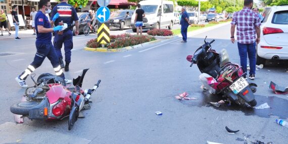 2 motosiklet birbirine girdi: 2 yaralı var