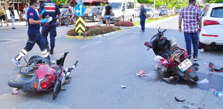 2 motosiklet birbirine girdi: 2 yaralı var