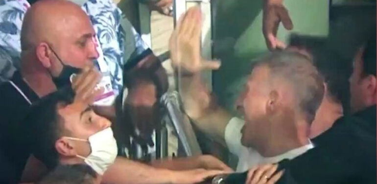 Çavuşoğlu: Ağaoğlu ölmüş anneme küfür etti! Şikayetçiyim