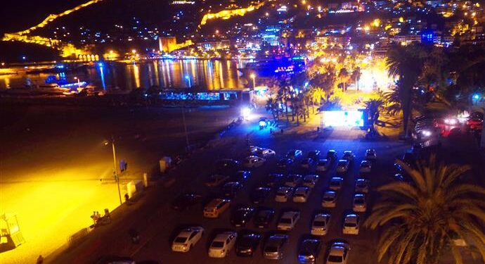 Alanya belediyesi arabalı sinema günleri başladı