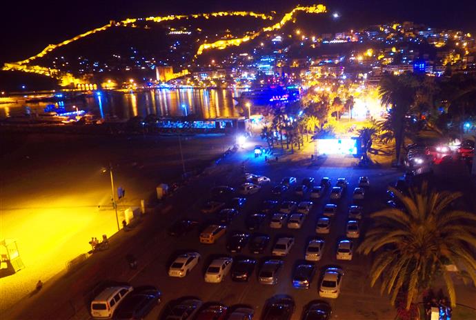 ALANYA BELEDİYESİ ARABALI SİNEMA GÜNLERİ BAŞLADI