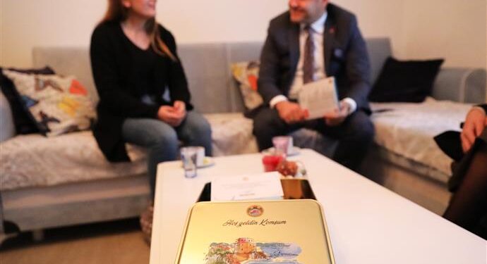 ALANYA’NIN YENİ MİSAFİRLERİ “HOŞ GELDİN KOMŞUM” PROJESİ İLE GÜLÜYOR