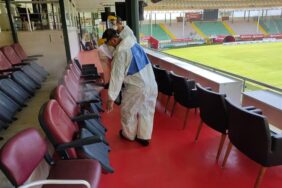 BAHÇEŞEHİR OKULLARI STADYUMU’NDA DEZENFEKSİYON ÇALIŞMASI GERÇEKLEŞTİRİLDİ