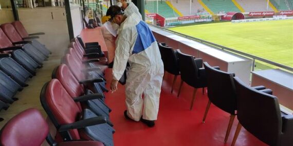 Bahçeşehir okulları stadyumu’nda dezenfeksiyon çalışması gerçekleştirildi